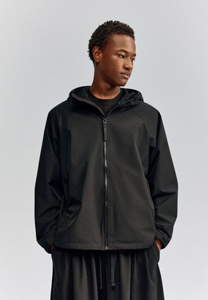 House, ÜBERGANGSJACKE - Letná bunda - black