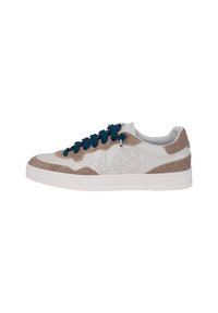 Sneaker bianco e beige realizzata in suede e pelle, con punta rotonda, lacci teal, dettagli perforati sui lati e una suola spessa bianca.