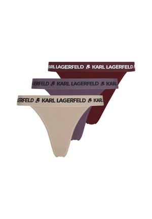 Tre paia di infradito in beige, viola e bordeaux. Ognuno presenta un tessuto morbido e una larga fascia nera con il testo "KARL LAGERFELD".