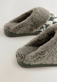 Grey plush slippers with a soft fur lining, featuring a knit top design in light and dark grey geometric patterns and a durable sole.