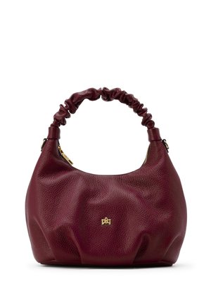 Petit sac à main en cuir bordeaux avec une poignée froncée et un petit logo doré au centre devant.