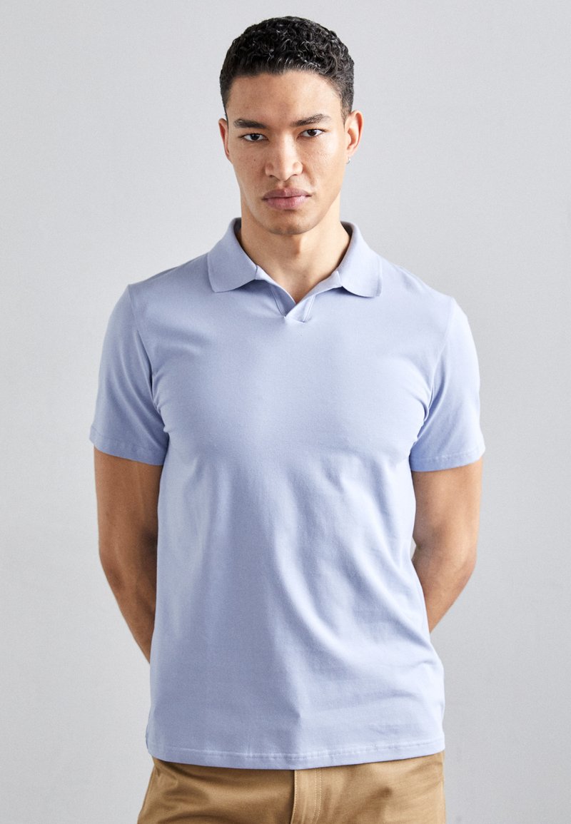 Filippa K - Poloshirt - faded blue, Vergrößern