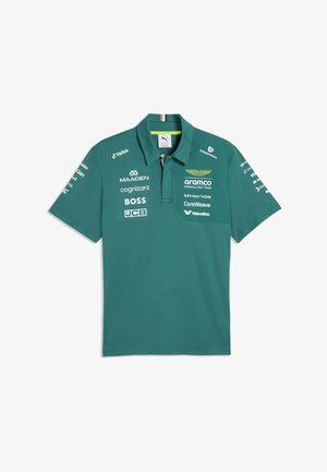 Grøn polo-shirt med korte ærmer, krave og logoer inklusive Aston Martin Aramco Formula One Team og forskellige sponsorer på fronten og ærmerne.