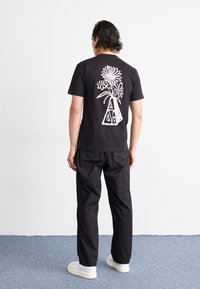 HUF HALLOWS TEE - Camiseta estampada - black