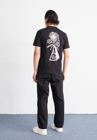 HUF - HALLOWS TEE - Majica kratkih rukava s printom - black Minijatura 1