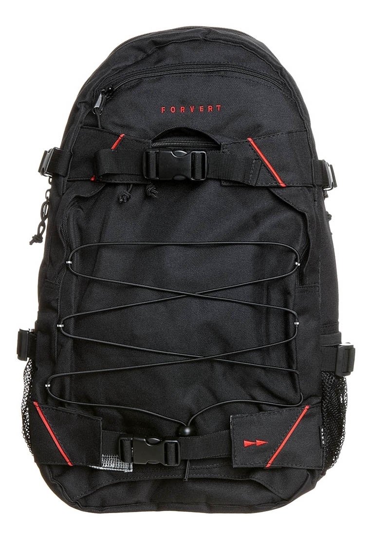 Zaino in tessuto nero con dettagli rossi, caratterizzato da spallacci regolabili, un sistema bungee frontale e tasche in rete laterali per ulteriore spazio di stoccaggio.