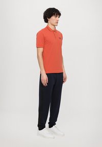 EA7 Emporio Armani TRAIN CORE - Polo shirt - ginger spice