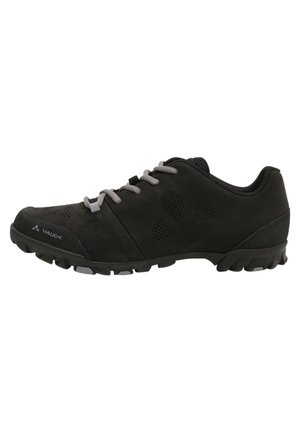 Scarpa da hiking nera con design in suede e mesh, dotata di lacci grigi, perforazioni per la traspirabilità e una suola in gomma robusta.