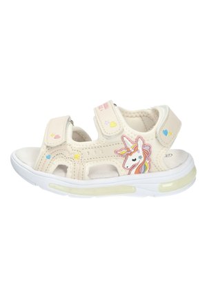 Dziecięca kremowa sandałka z naszywką jednorożca oraz kolorowymi ozdobami w kształcie serc i gwiazdek, z regulowanymi paskami na rzepy.