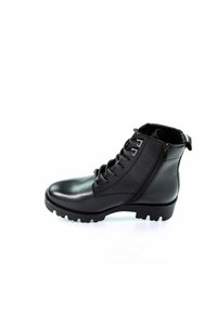 Czarne skórzane botki za kostkę o teksturowanej powierzchni, z przodem sznurowanym, bocznym zamkiem błyskawicznym i solidną podeszwą zapewniającą lepszą przyczepność.