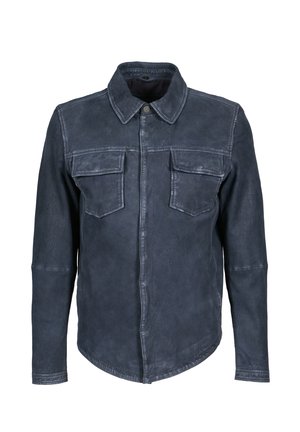 Veste en cuir bleu foncé avec un col pointu, deux poches poitrine et un ourlet courbé. Présente une finition texturée et une fermeture à boutons.