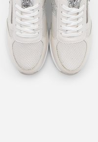 Marco Tozzi by Guido Maria Kretschmer LACE-UP - Sneaker low - white