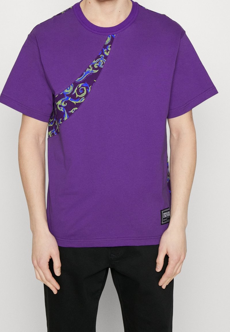 Versace Jeans Couture T-shirt med print - purple