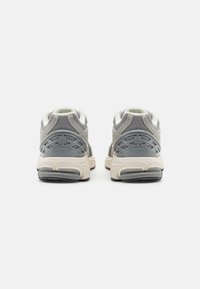 New Balance 1906 UNISEX - Tossud - grey/beige