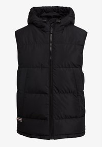 Gilet imbottito nero realizzato in tessuto isolante, con zip frontale, cappuccio e tasche laterali. Texture liscia con dettagli trapuntati.