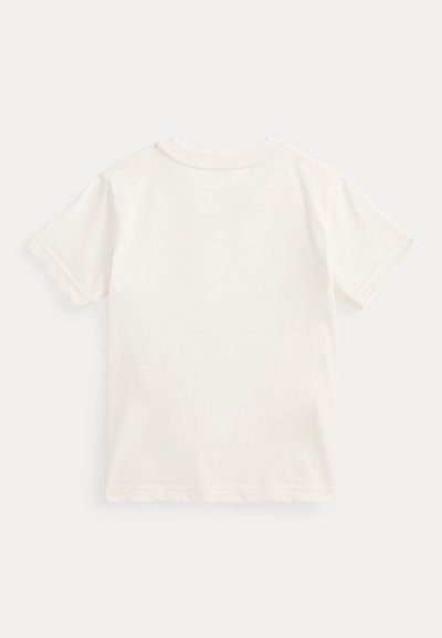 Vit bomull t-shirt med korta ärmar och rundad halsringning. Mjuk textur, sömlig rygg och inga synliga logotyper eller dekorationer.