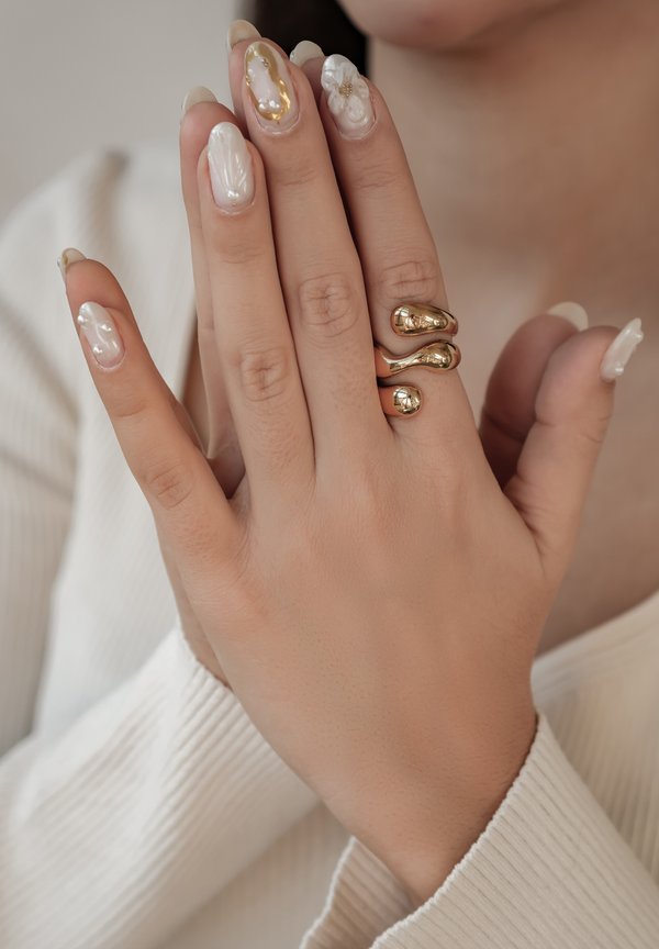 SCULPTURAL WAVY - Ring