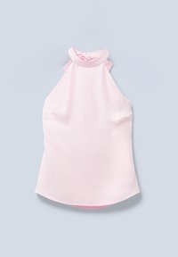 Lys rosa halterneck-top med høy hals og en knyttedetalj ved kragen, med en jevn, myk tekstur og en svakt buet kant.