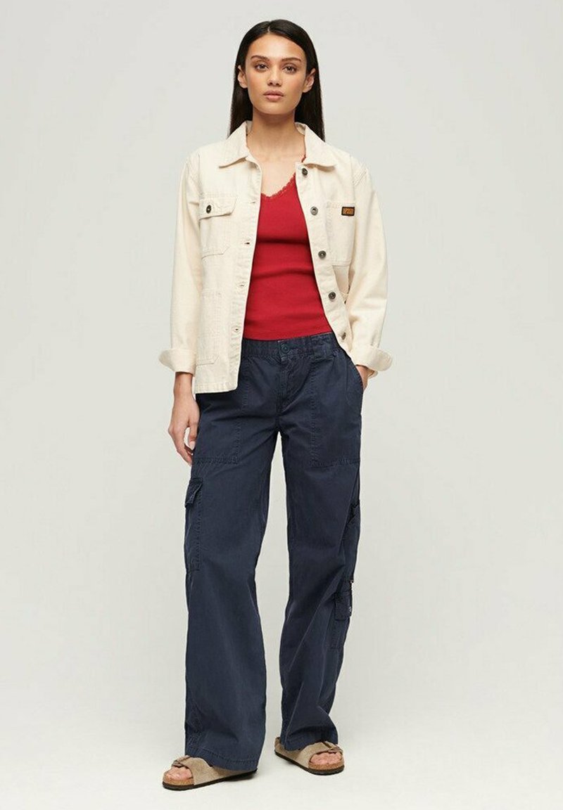 Superdry LOW RISE EMBROIDERED - Cargohose - lauren navy/blau - Zalando.de