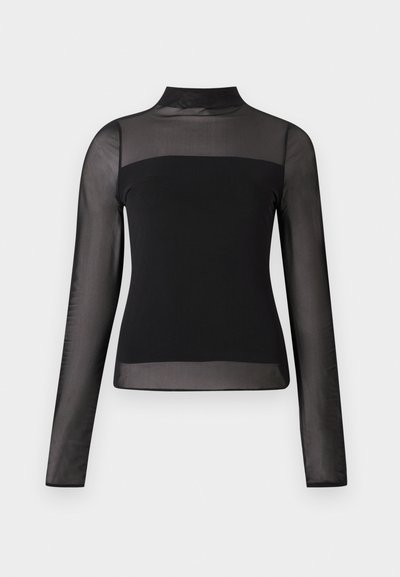 Top preto de manga comprida com gola alta, corpo opaco e mangas transparentes, num design ajustado. Textura suave, estilo minimalista.