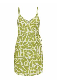 Robe portefeuille à motifs verts et blancs avec fines bretelles, présentant un design géométrique et un détail en nouage à la taille. Fabriquée en tissu léger.