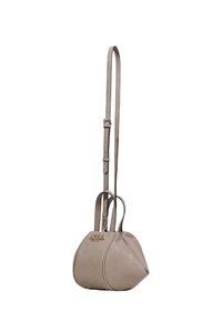 Petit sac bandoulière en cuir beige avec motifs floraux embossés, double poignées, sangle longue ajustable et détail logo doré.