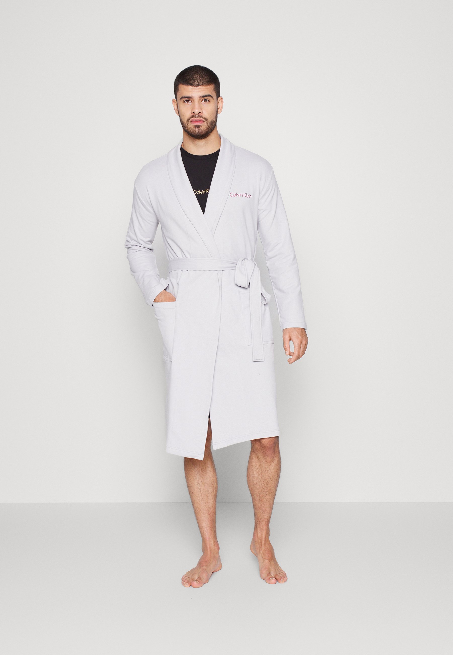 Descubrir 68+ imagen calvin klein mens bathrobe Thptnganamst.edu.vn