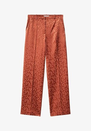 Rustkleurig pak van gladde stof, met een subtiel stippenpatroon. Inclusief een aansluitend zwart topje en loose-fit broek met zakken.