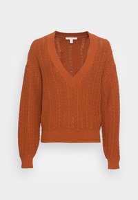 Sweter w kolorze rudym, z dzianiny, z dekoltem w kształcie litery V, teksturowanym wzorem w chevron oraz ściągaczami przy mankietach i dolnej krawędzi. Luźny krój z misternymi detalami.