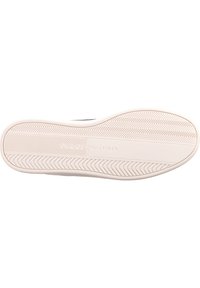 Sole di scarpa in gomma bianca con motivo a spina di pesce. Presenta una sezione rettangolare con texture a pois. La scritta legge "TOMMY HILFIGER."