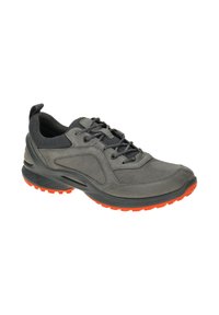 Heren sportieve schoen, grijs leren en mesh bovenwerk, gevoerde kraag, zwarte veters, oranje rubberen zool met een profiel voor grip.