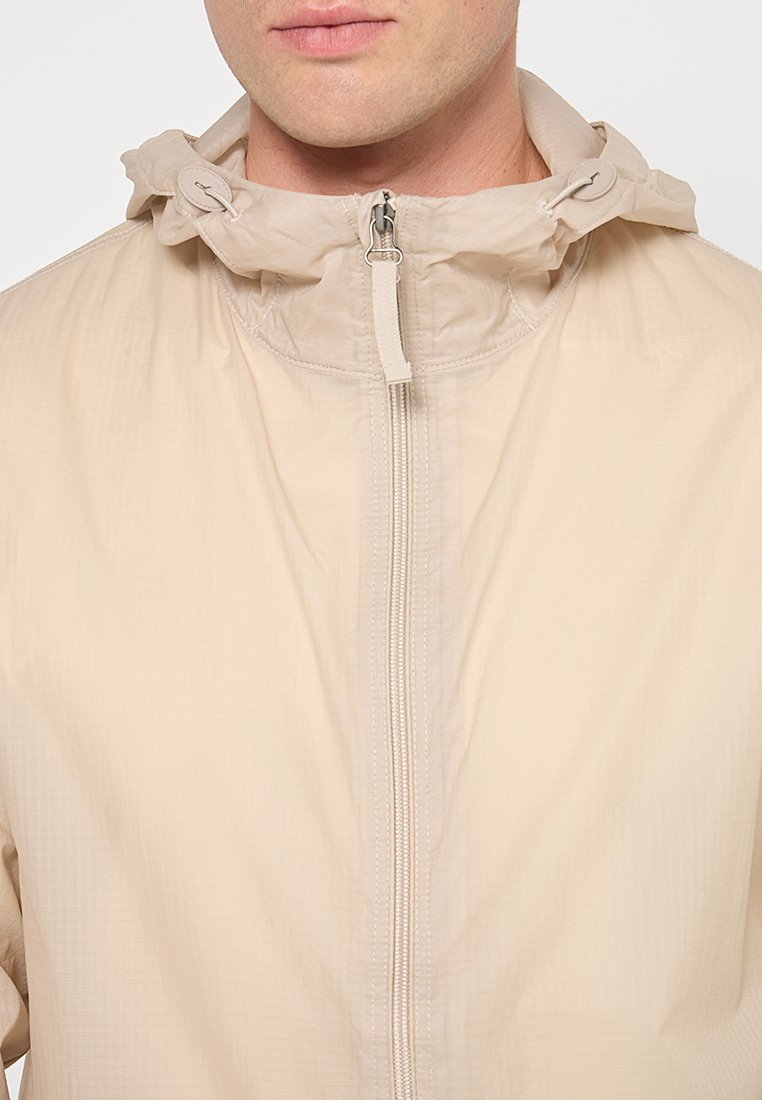 Leichte Jacke