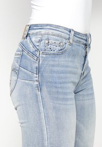 Koroshi Blugi bootcut - light blue