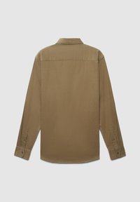 Camicia a maniche lunghe di colore beige uniforme. Presenta un colletto, polsini con bottoni e un tessuto liscio e strutturato. Design semplice senza motivi.