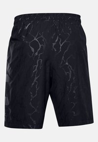 Mustat urheilushortsit, joissa on tekstuuripinta ja joustava vyötärö. Materiaali vaikuttaa kevyeltä ja hieman kiiltävältä.