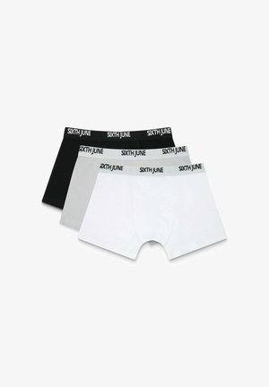 Sæt med boxer briefs i sort, grå og hvid, med en glat tekstur og en elastisk linning med "SIXTH JUNE" branding.