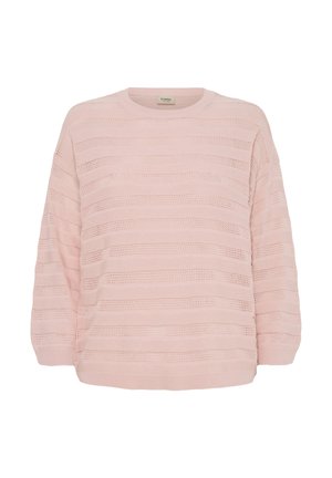 Vaaleanpunainen neulottu pusero, jossa on vaakasuorat avoimen kudonnan raidat ja pyöreä pääntie.