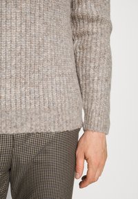 Pier One Pullover - mottled beige