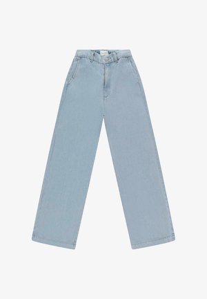 Lichtblauwe denim jeans met een brede pijp, voorzien van een knoopsluiting aan de voorkant, twee zijzakken en een gladde textuur.