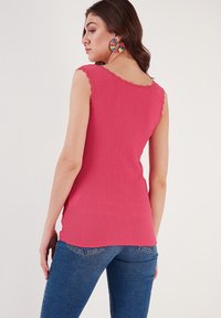 LELA Top - fuchsia