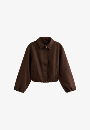 Bruine jas van neefsuedine met een kraag, lange ballonmouwen, zakken en een elastische zoom. Voorzien van een knoopsluiting.