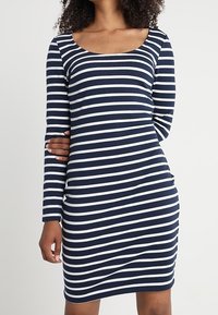 Tommy Jeans Freizeitkleid - white