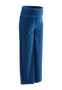 Pantaloni a gamba larga blu con vita alta elastica e tasche laterali, realizzati in morbido tessuto denim, mostrati su sfondo bianco.