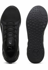 Zwarte sport schoenen met een bovenkant van mesh, een gestructureerde rubberen zool met circulaire patronen en een afgeronde neus. Witte accenten aan de zijkanten.