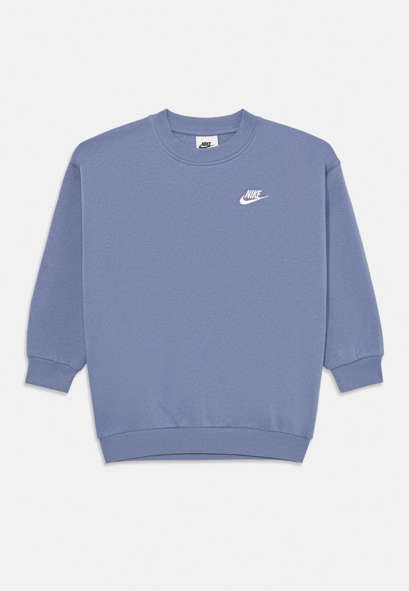 Sweatshirt azul da Nike de gola redonda, com punhos e bainha canelados, apresentando um pequeno logótipo branco da Nike no lado esquerdo do peito.