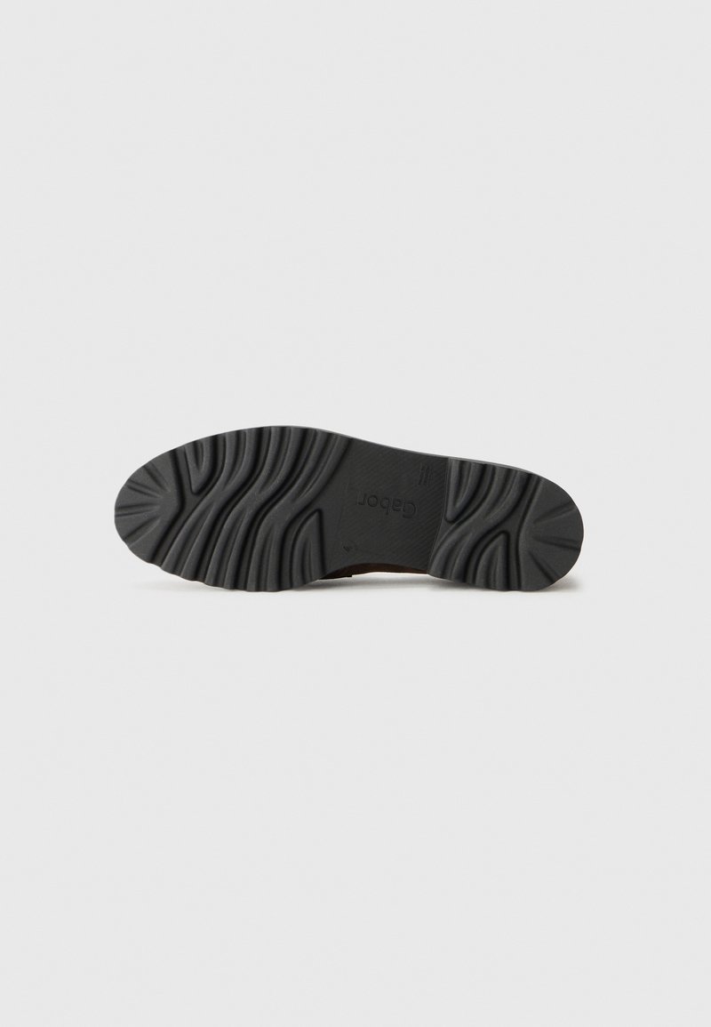 Schwarze Gummisohle mit strukturiertem Muster, mit Rillen für Traktion. Off-white Material an der Ferse, minimalistisches Design und keine sichtbaren Logos.