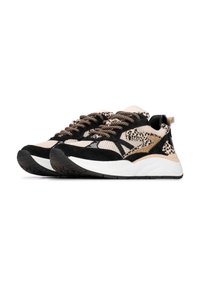 Baskets avec un mélange de daim noir, de mesh à imprimé léopard et d'accents beiges. Semelle épaisse blanche, lacets texturés et soutien de la cheville rembourré.