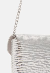 Thumbnail Image 7
