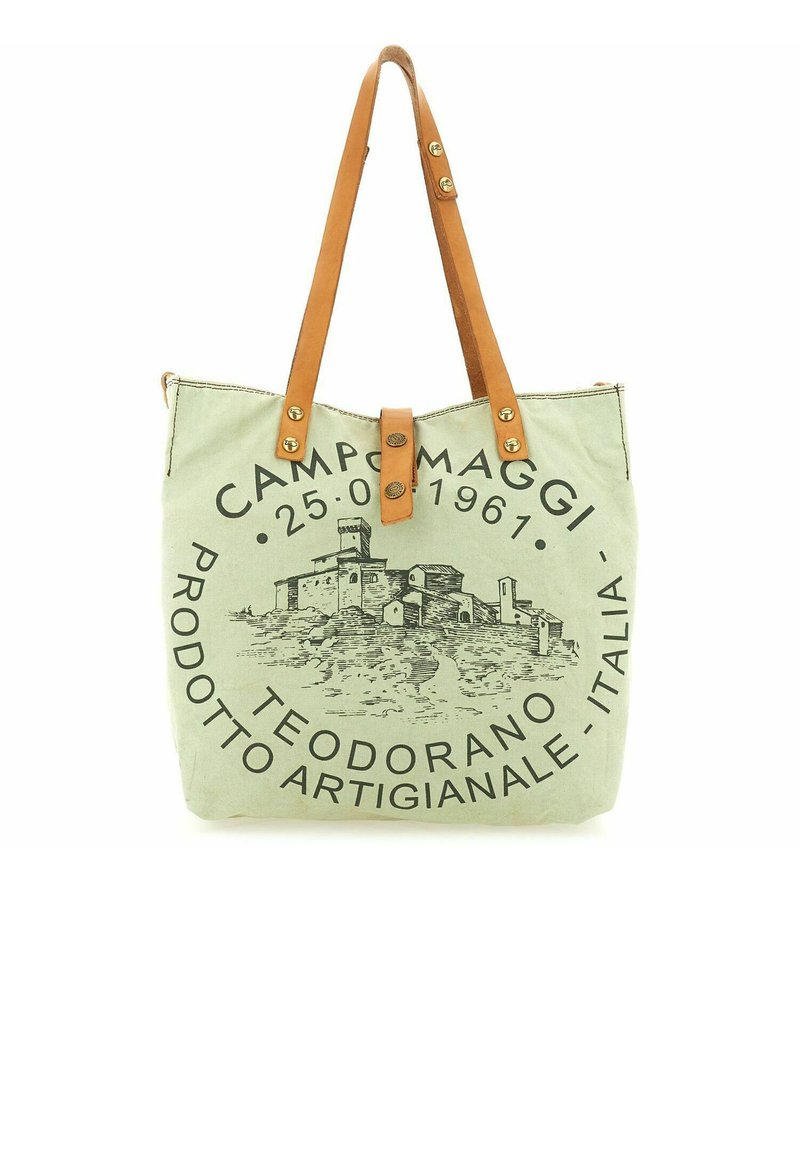 Bolsa de lona en verde claro con asas y correa de cuero marrón. Presenta un gráfico impreso de un castillo y texto, con forma rectangular estructurada.