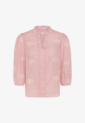 Rózsaszín blúz finom, fehér virágos hímzéssel, háromnegyedes „puff” ujjakkal, állónyakkal és elöl hasítékkal ellátott nyakkivágással.